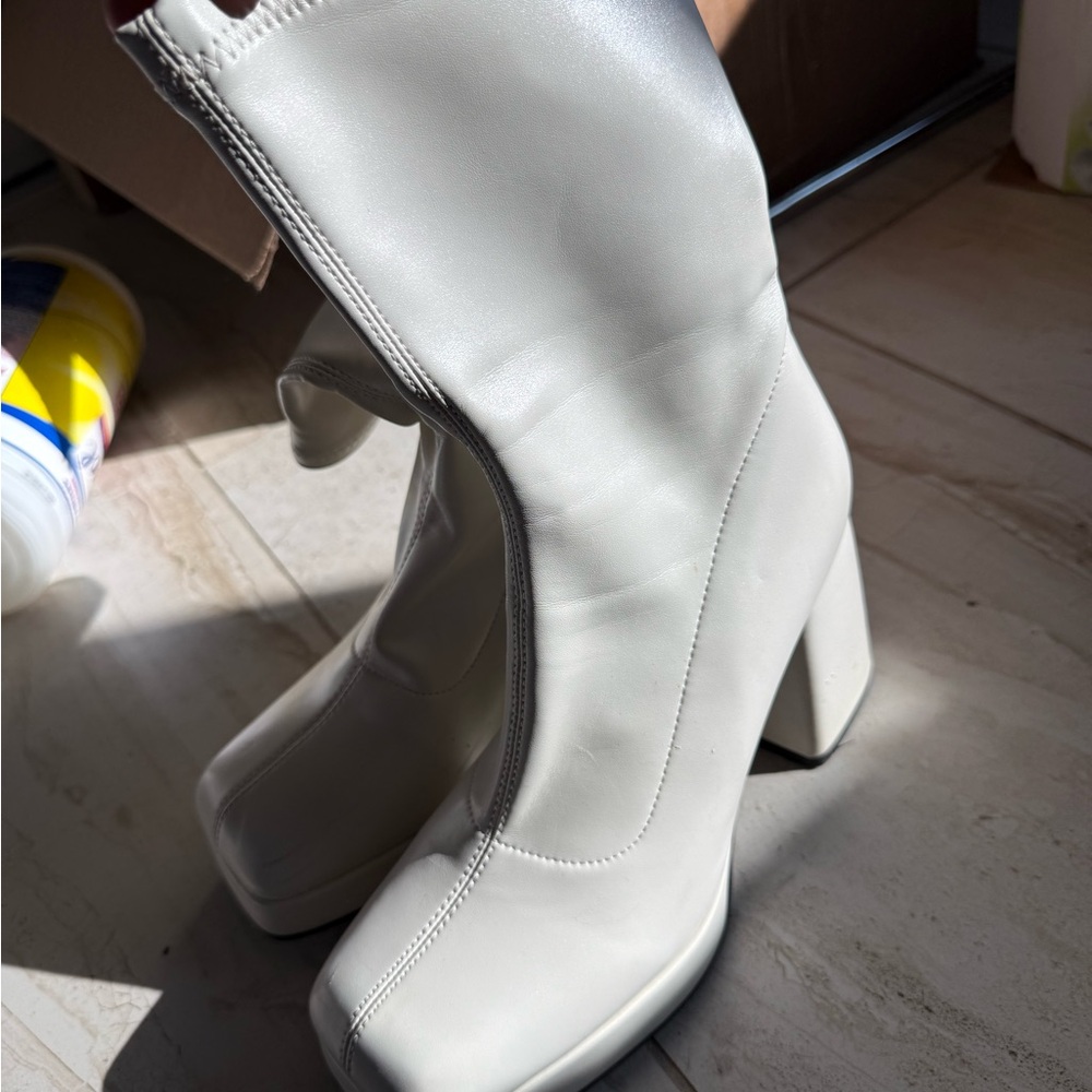 Chic White Heeled Boots for Women